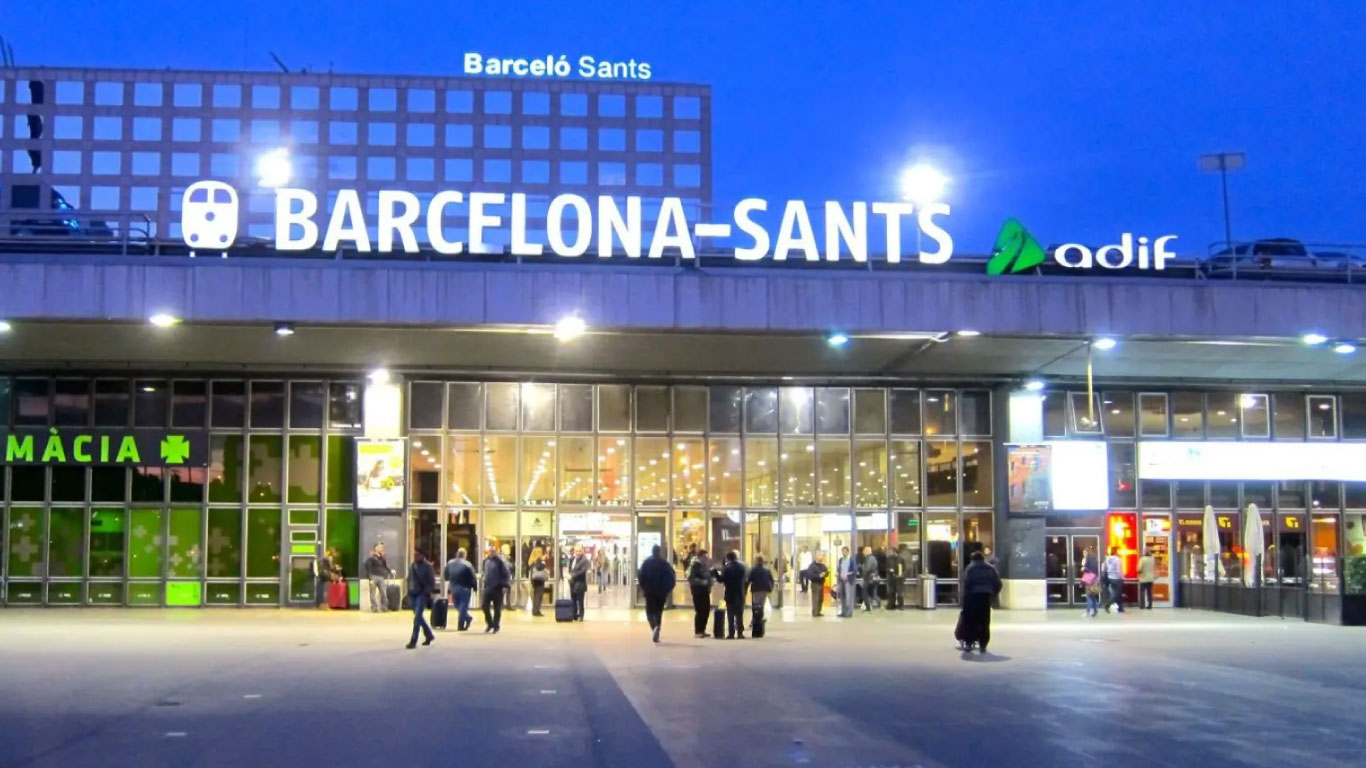 Barcelona Sants Railway Station - Train Travel Luggage Storage
