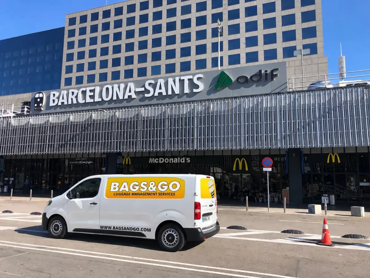 Bags&Go vehicle in front of McDonald's at Barcelona Sants station
